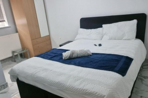 Entire-2 Bedroom Apartment with Driveway,1Free Parking